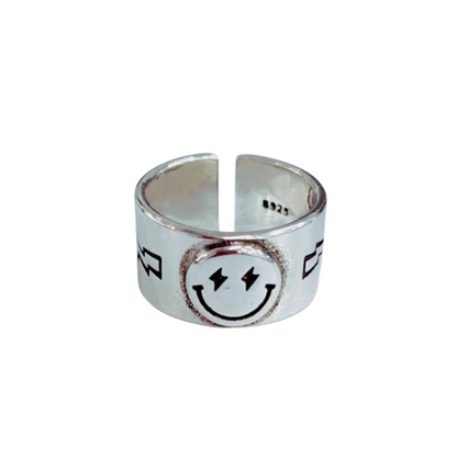 Blakely rhode vintage look smile face ring in silver